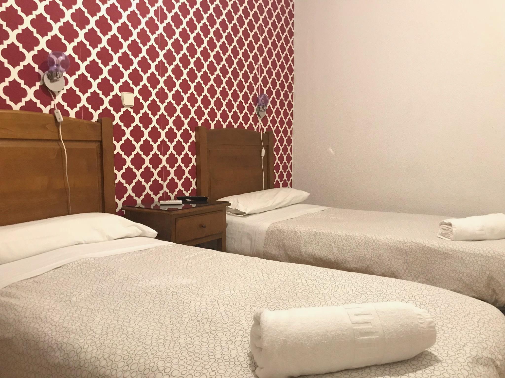 Hostal Los Perales Madryt Zewnętrze zdjęcie A room at the hotel
