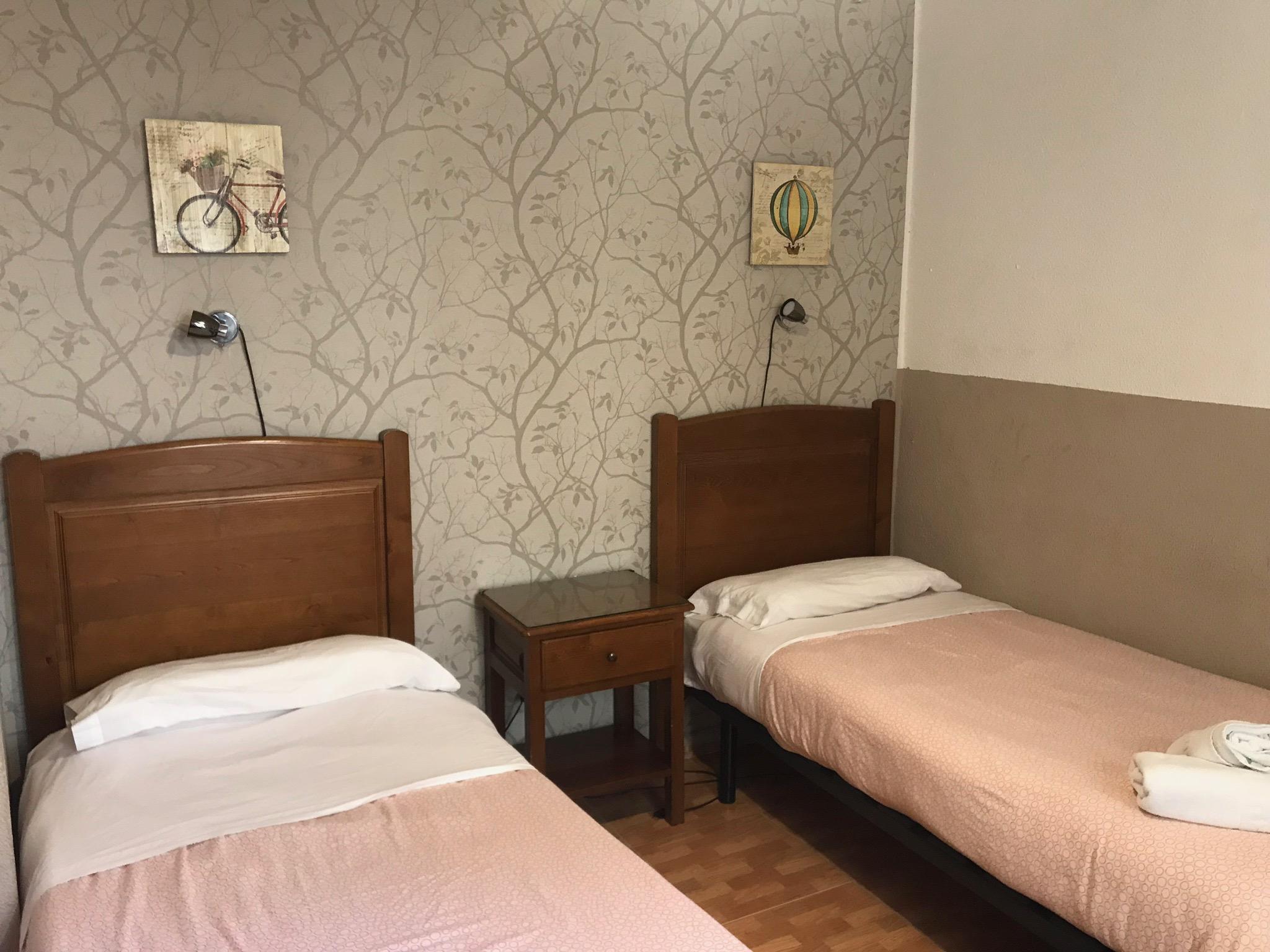 Hostal Los Perales Madryt Zewnętrze zdjęcie A room at the hotel