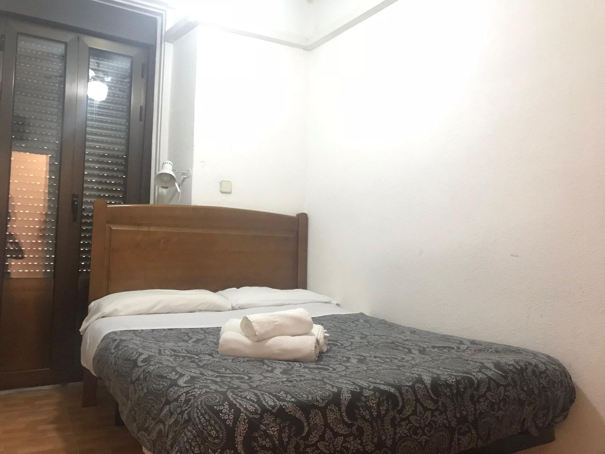 Hostal Los Perales Madryt Zewnętrze zdjęcie A room at the hotel