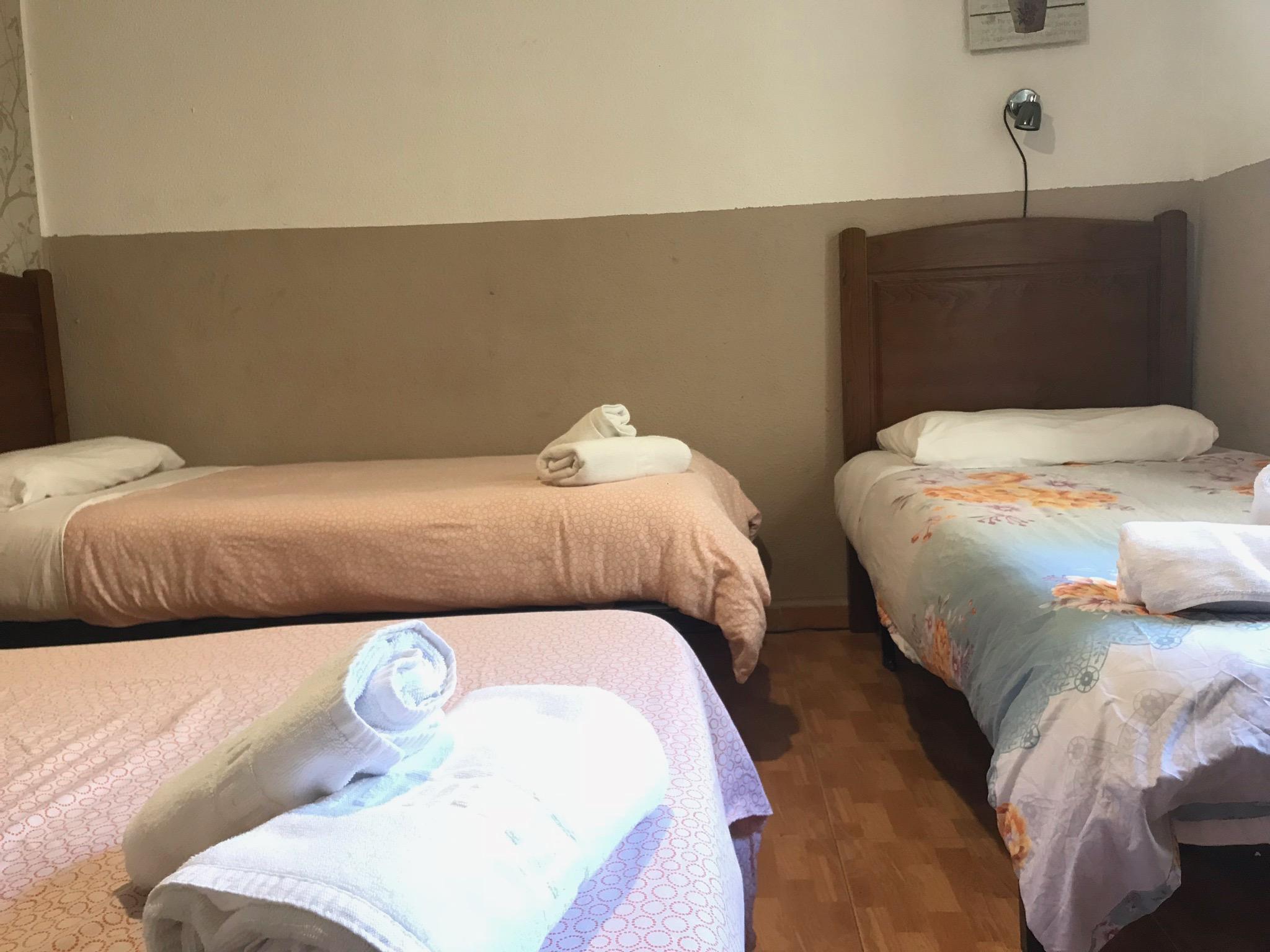 Hostal Los Perales Madryt Zewnętrze zdjęcie A room at the hotel