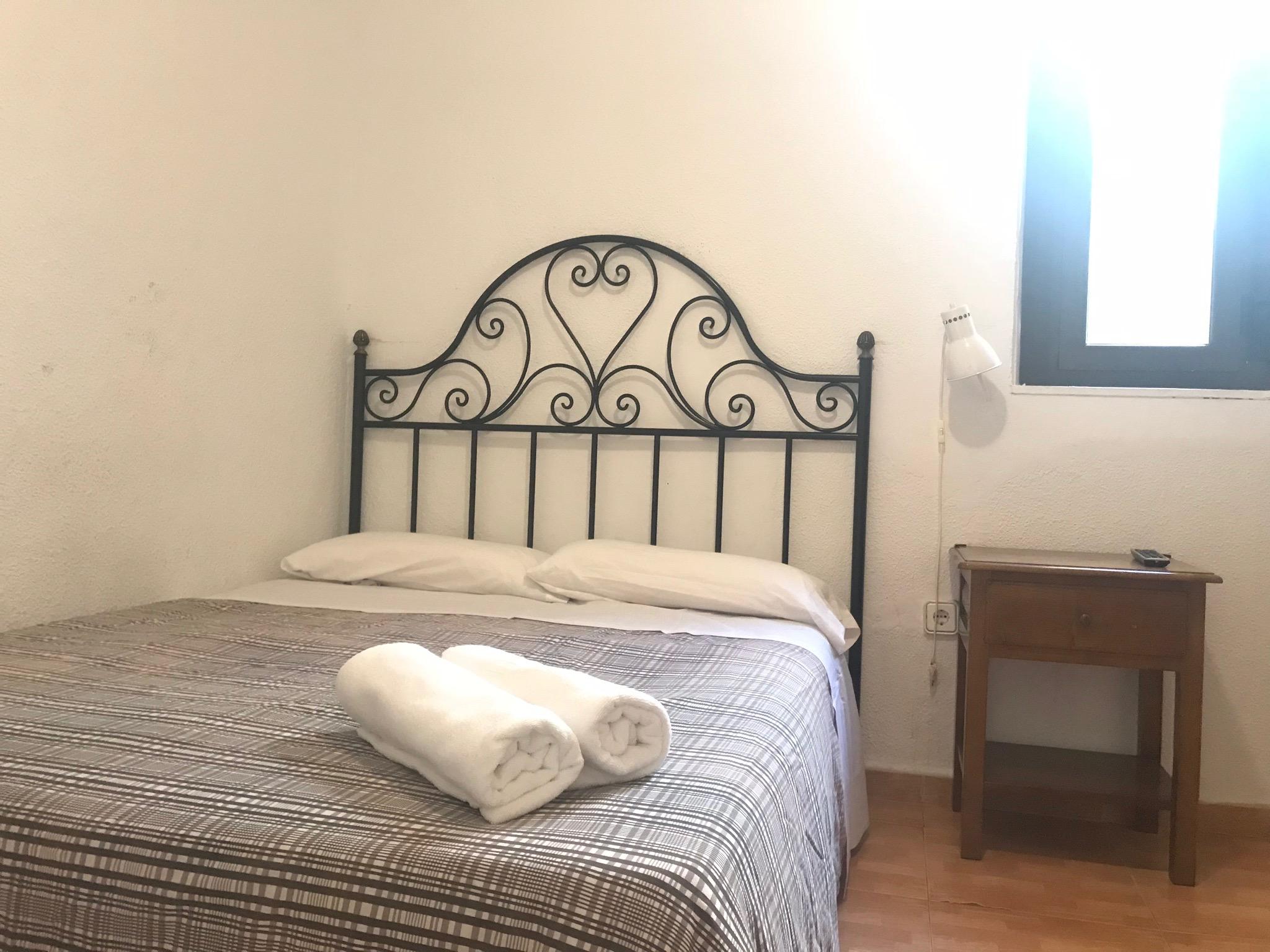 Hostal Los Perales Madryt Zewnętrze zdjęcie A guest room at the hotel